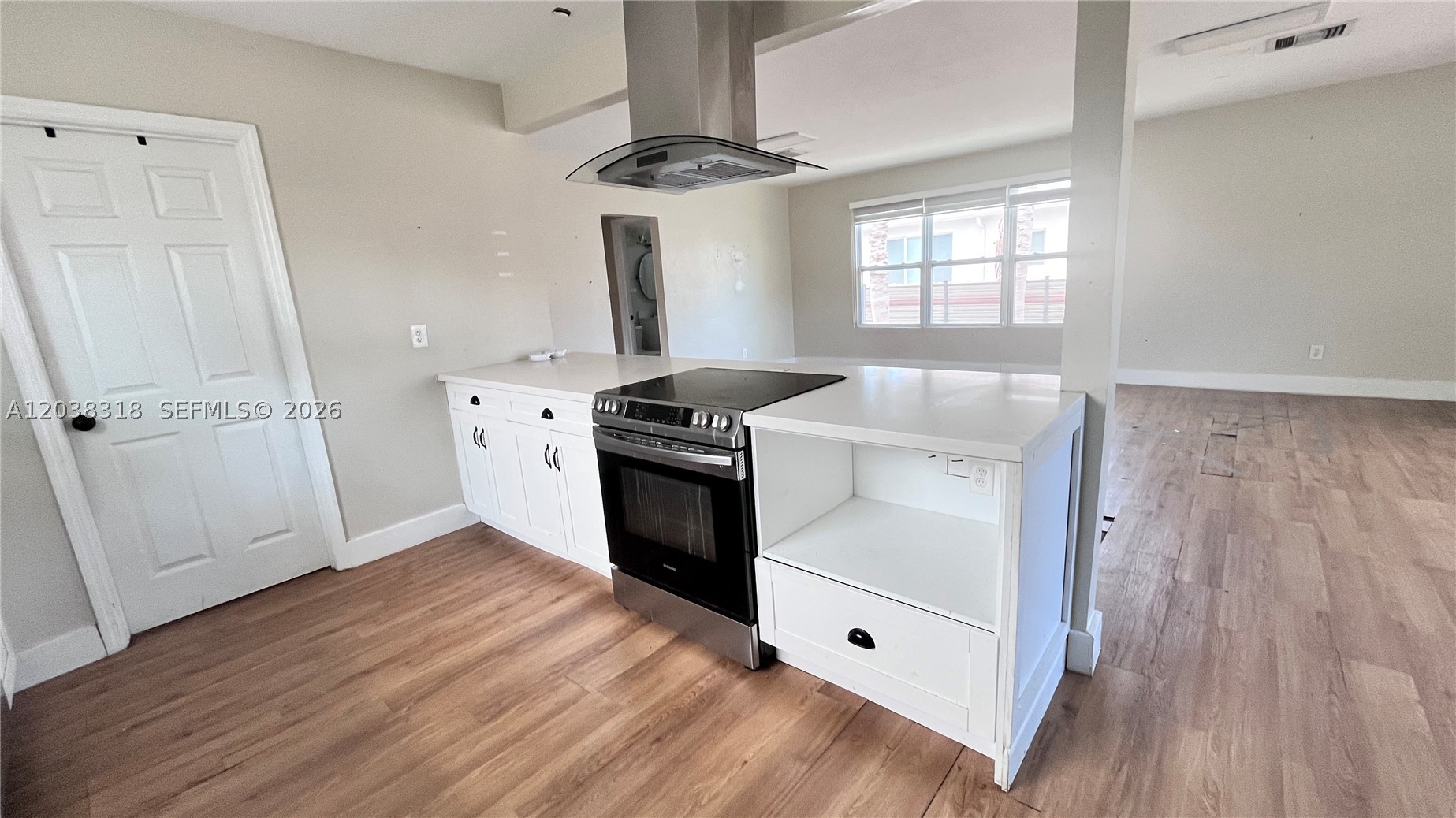 HOLLYWOOD LAKES SECTION - Residential