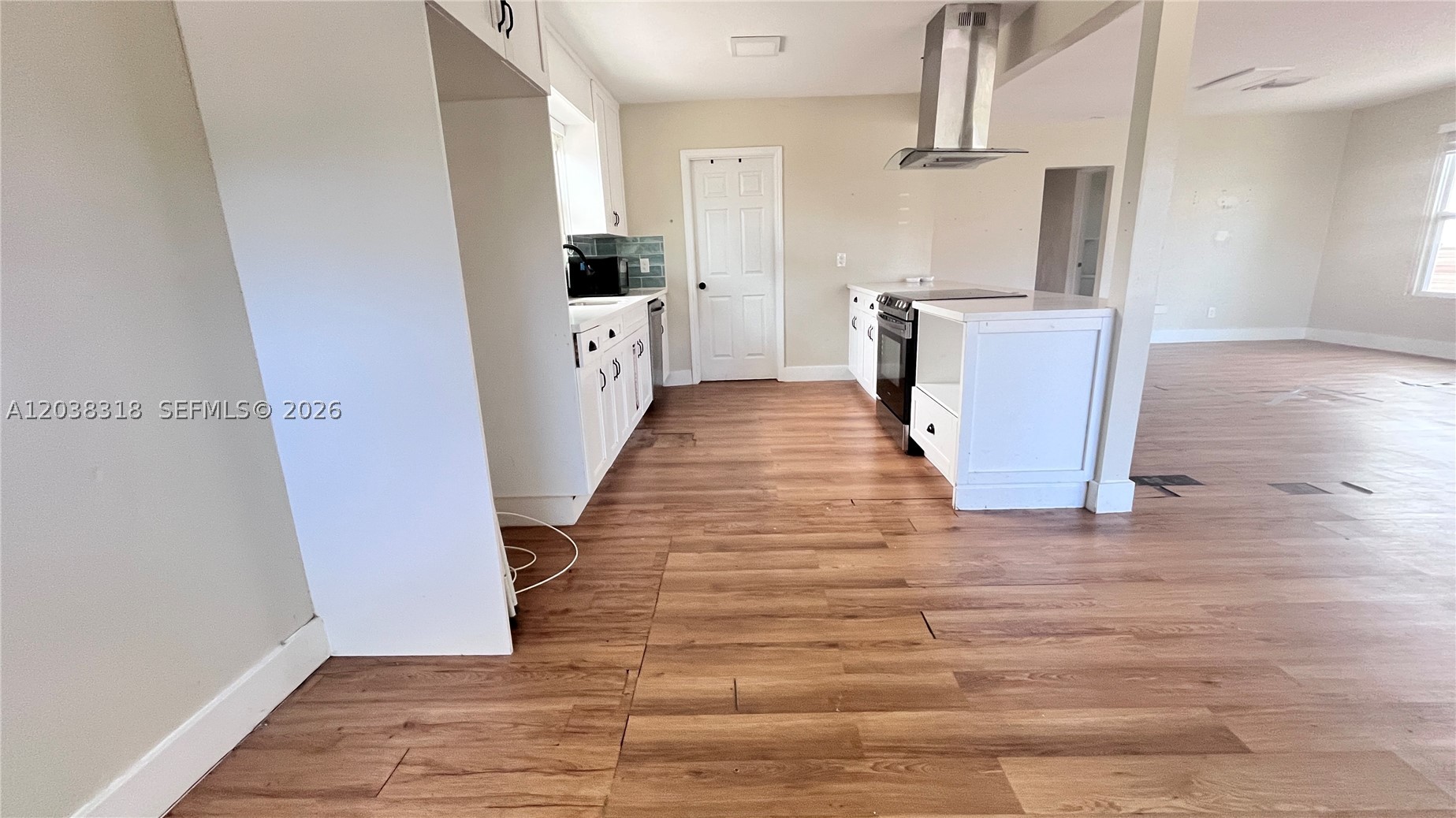 HOLLYWOOD LAKES SECTION - Residential