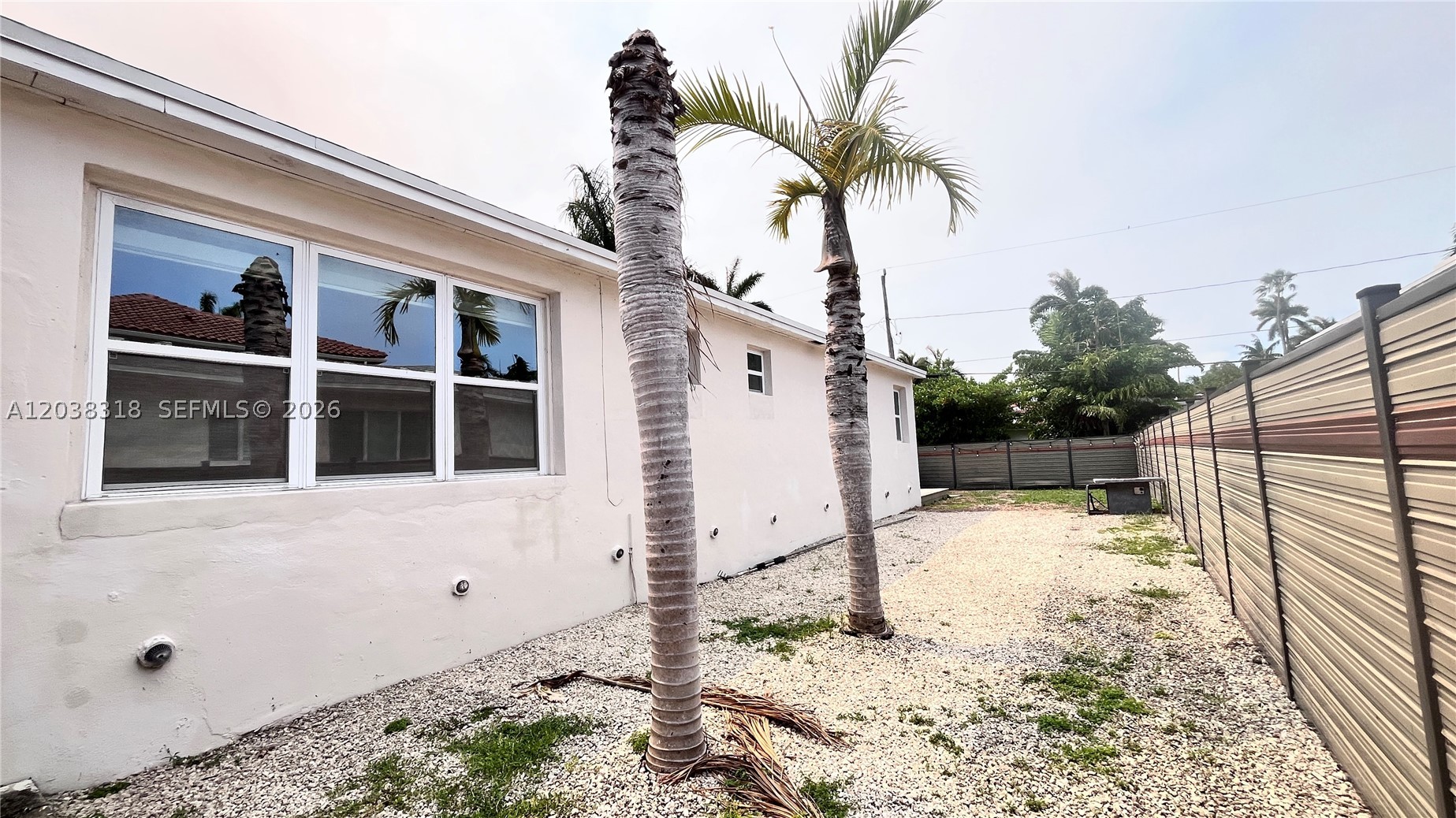 HOLLYWOOD LAKES SECTION - Residential