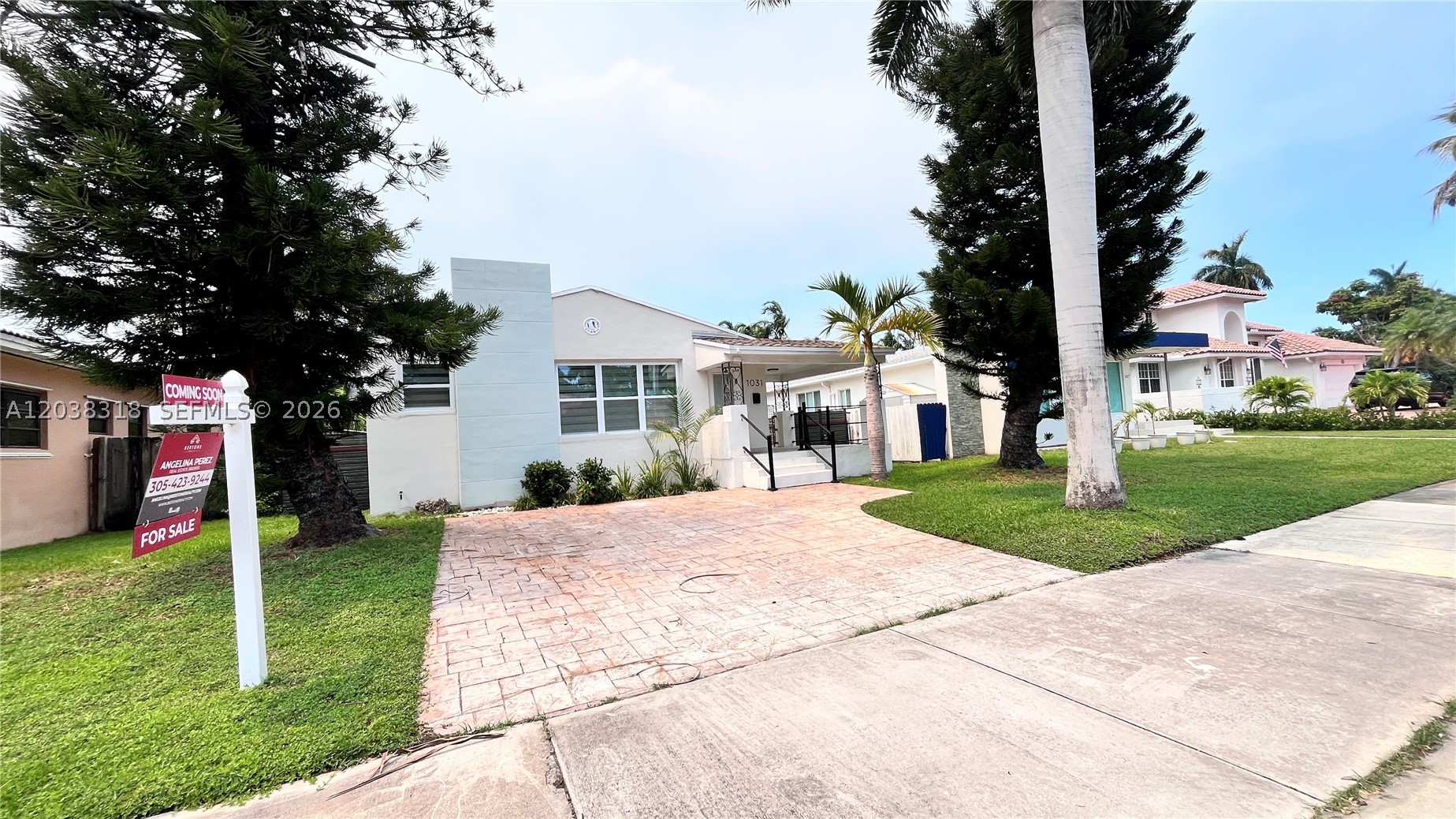 HOLLYWOOD LAKES SECTION - Residential
