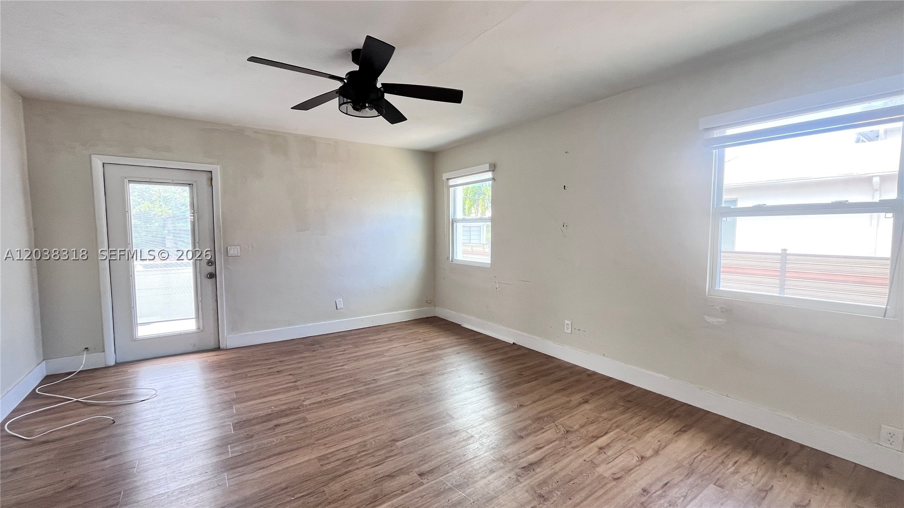 HOLLYWOOD LAKES SECTION - Residential