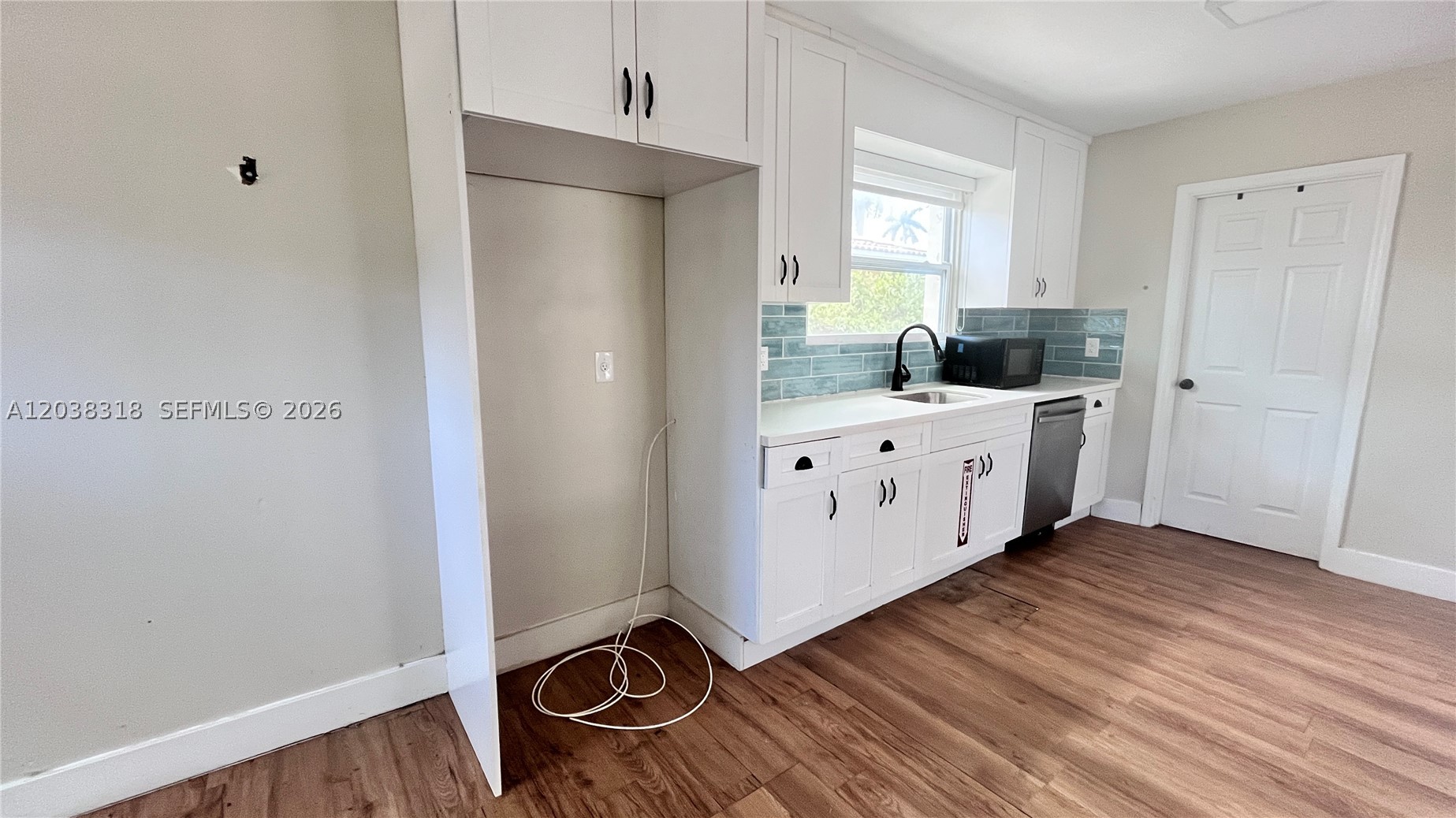 HOLLYWOOD LAKES SECTION - Residential