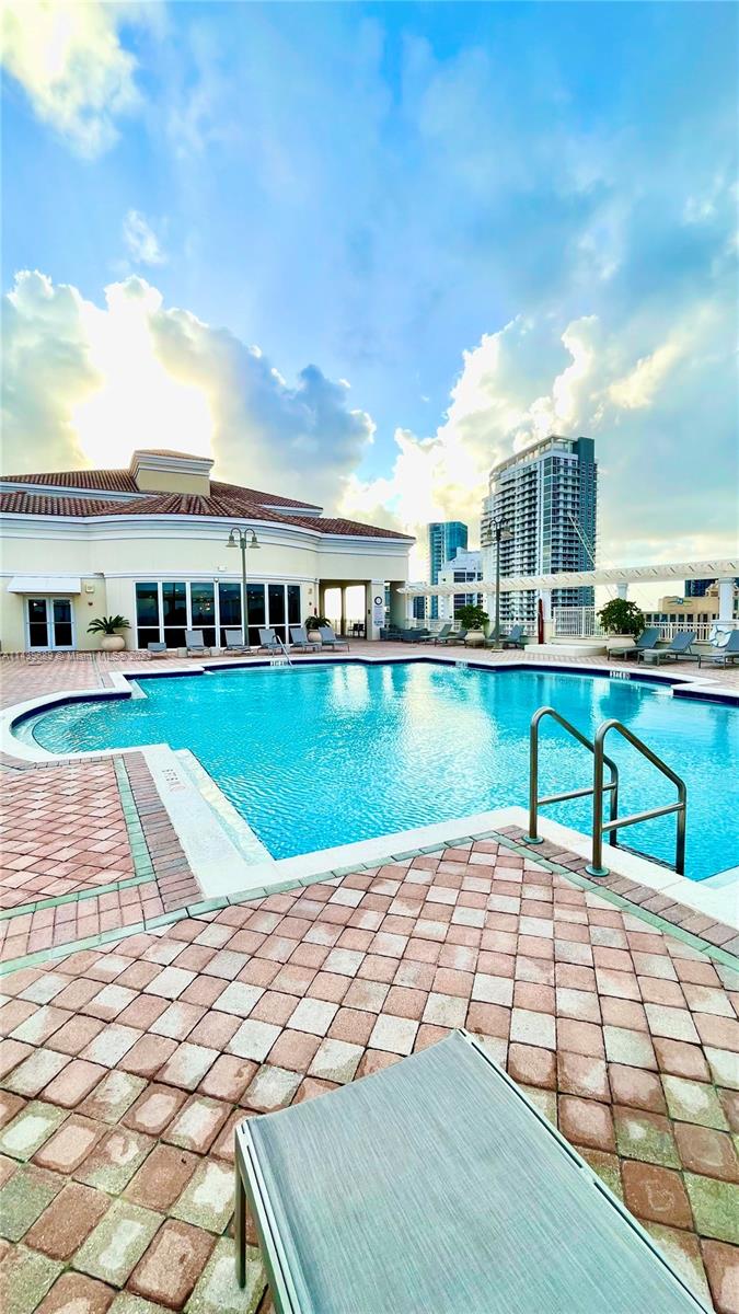 NURIVER LANDING CONDO - Residential Lease