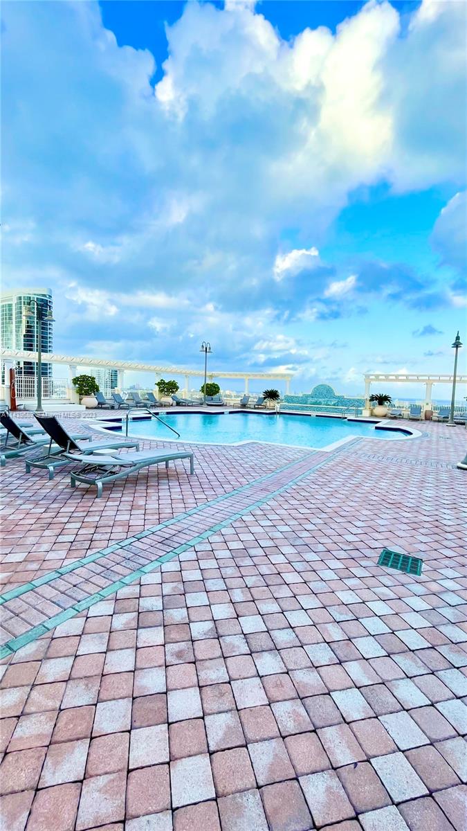 NURIVER LANDING CONDO - Residential Lease