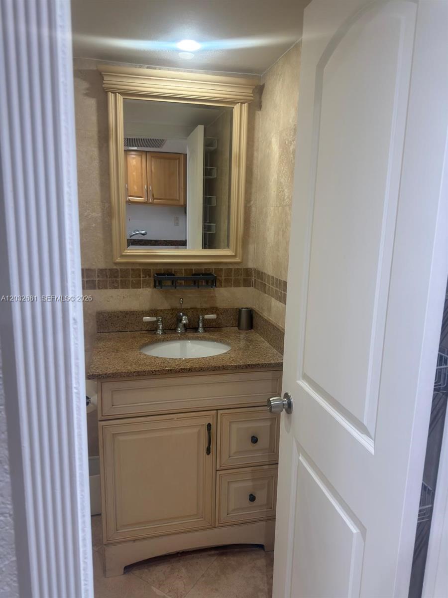 THE AVENTURA BEACH CLUB C - Residential