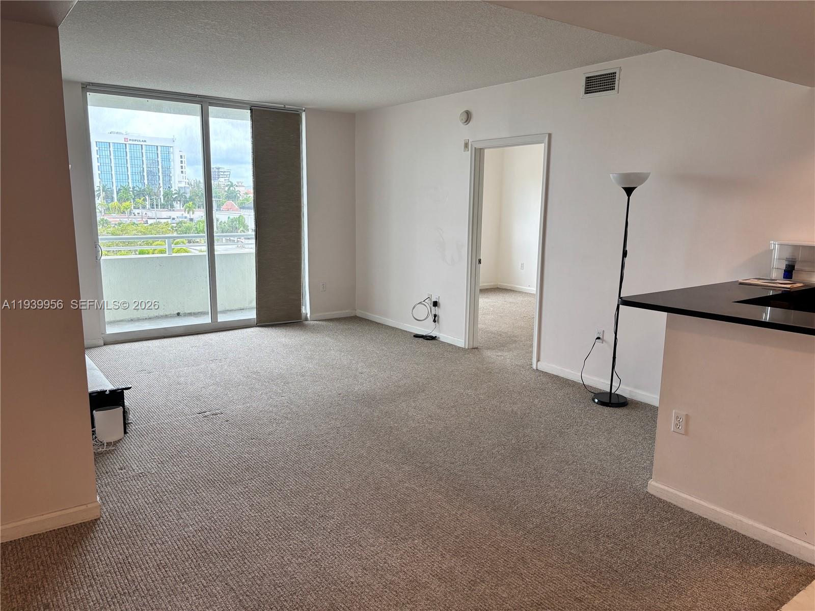 EXCELLENT CONDO IN THE HEART OF AVENTURA,STAINLESS-STEEL APPLIANCES AND GRANITE COUNTERTOPS.FULL WASHER AND DRYER IN THE UNIT. IMPACT WINDOWS .INFINITY POOL WITH CABANAS,GYM,JACUZZI,SAUNA.24TH HOUR FRONT LOBBY SECURITY & VALET PARKING.EXCELLENT SCHOOL DISTRICT.