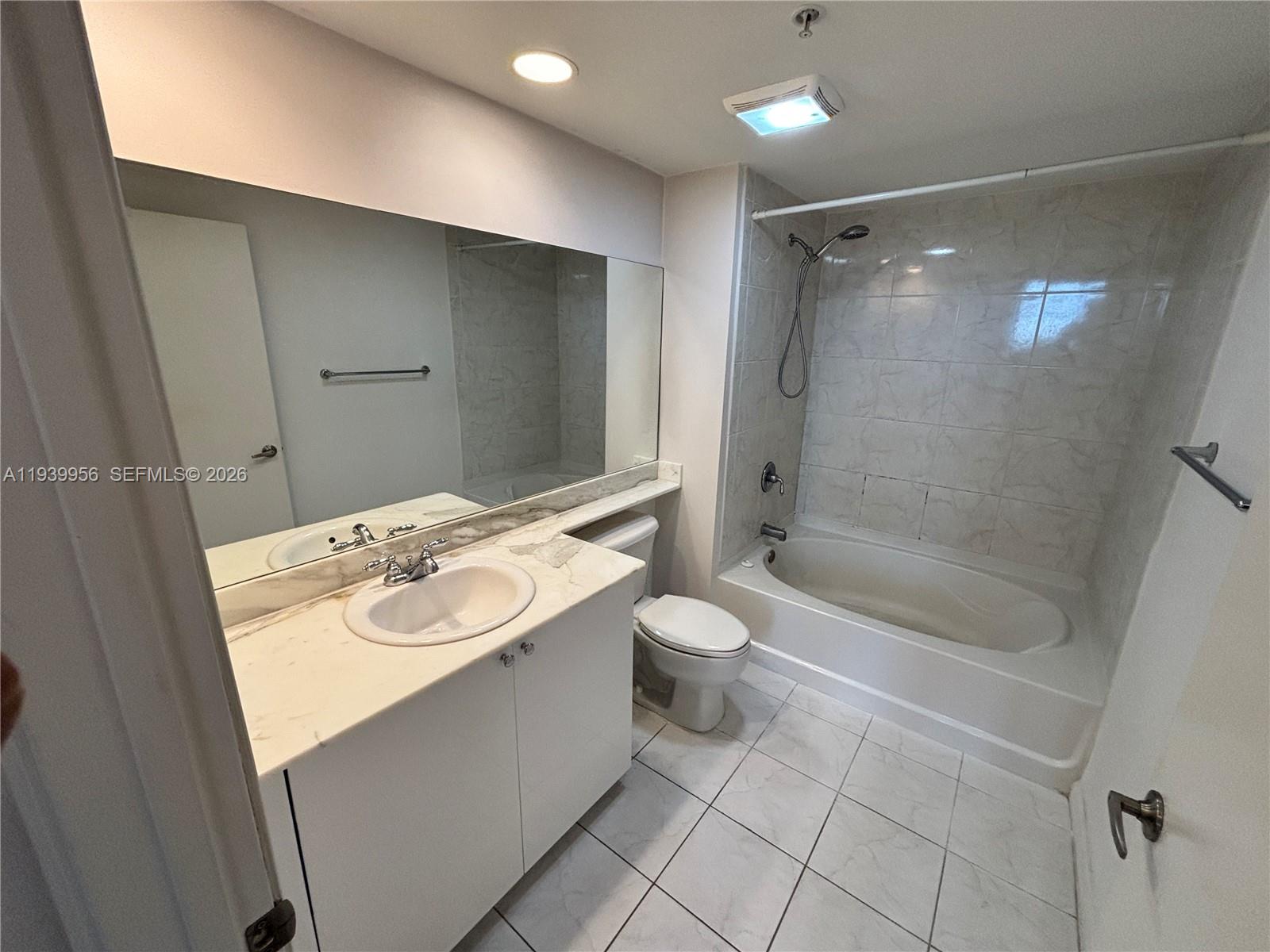 VENTURE AT AVENTURA WEST - Residential