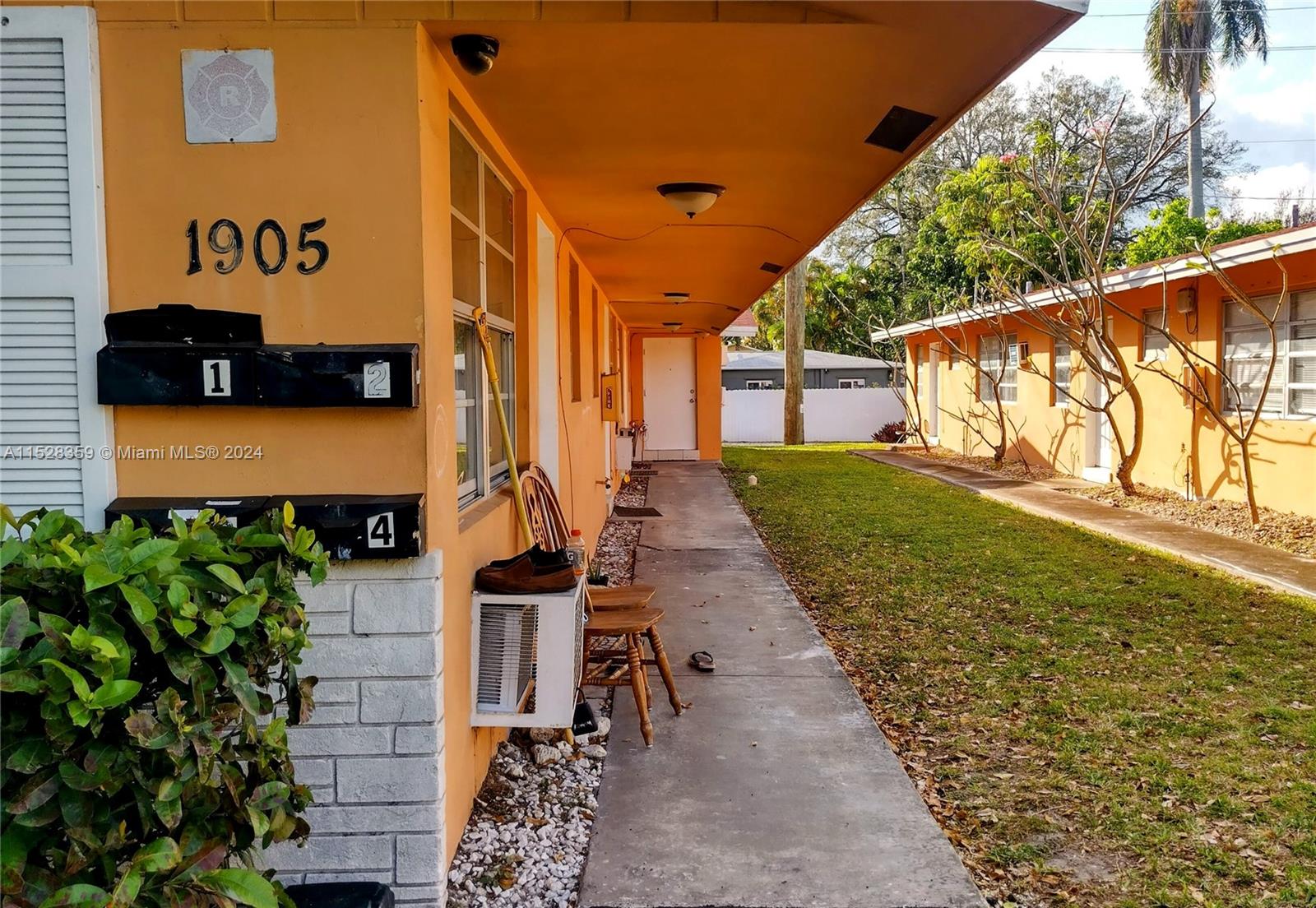 EVERGLADE LAND SALES CO - Residential Lease
