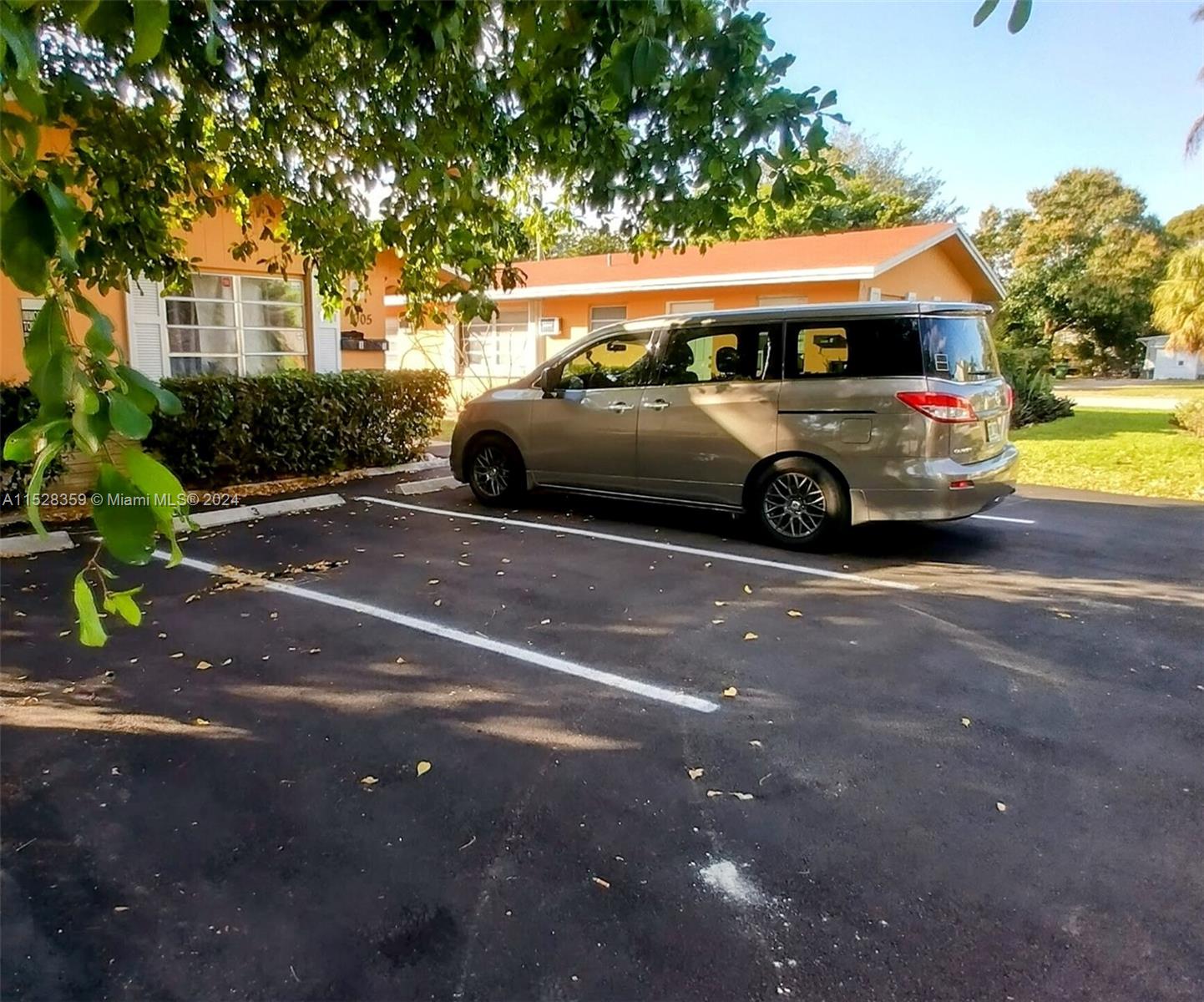 EVERGLADE LAND SALES CO - Residential Lease