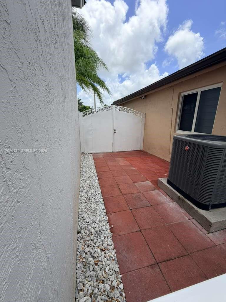 ARISTOTLE SUB PHASE I - Residential Lease