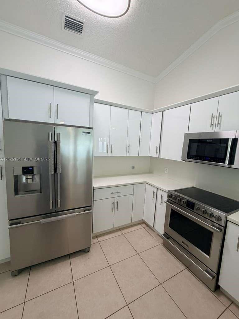 ARISTOTLE SUB PHASE I - Residential Lease
