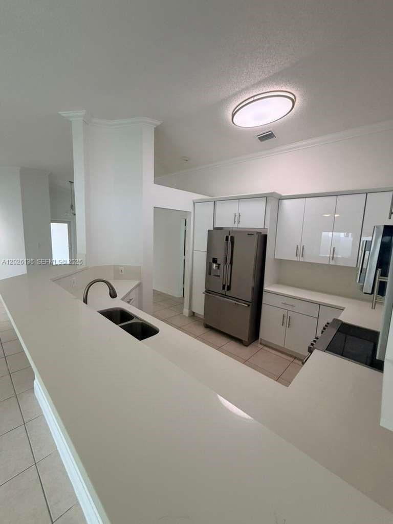 ARISTOTLE SUB PHASE I - Residential Lease