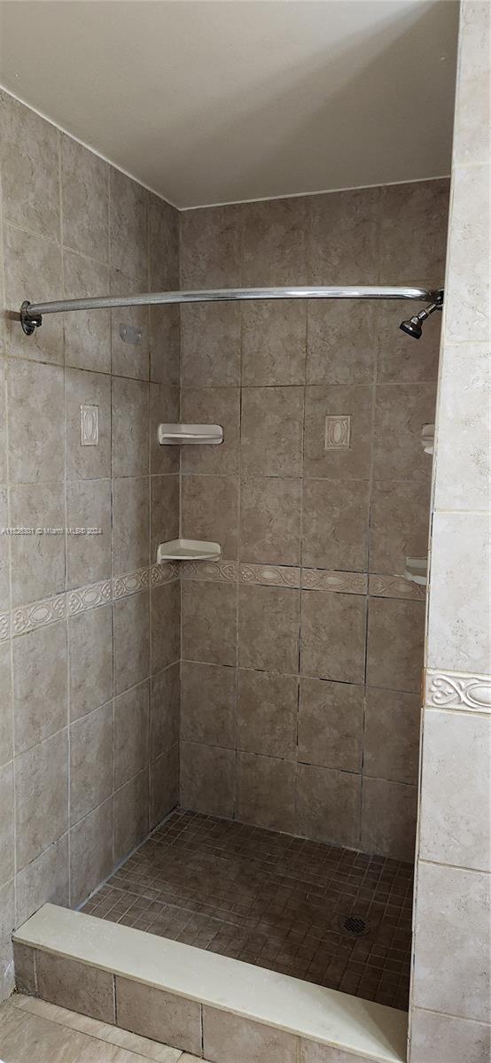 CORAL GARDENS II CONDO - Residential Lease