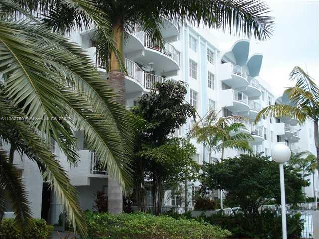 Bright  2 Bed 2 bath with granite countertops, tile floors, S/S appliances, bedrooms with walk in closet,
balcony ,beautiful view.Gated community, gym, pool , laundry facility and much more. Near Golden Glades ,
Jackson North Hospital , restaurants and shops.
Kitchen cabinets and range will be replaced.