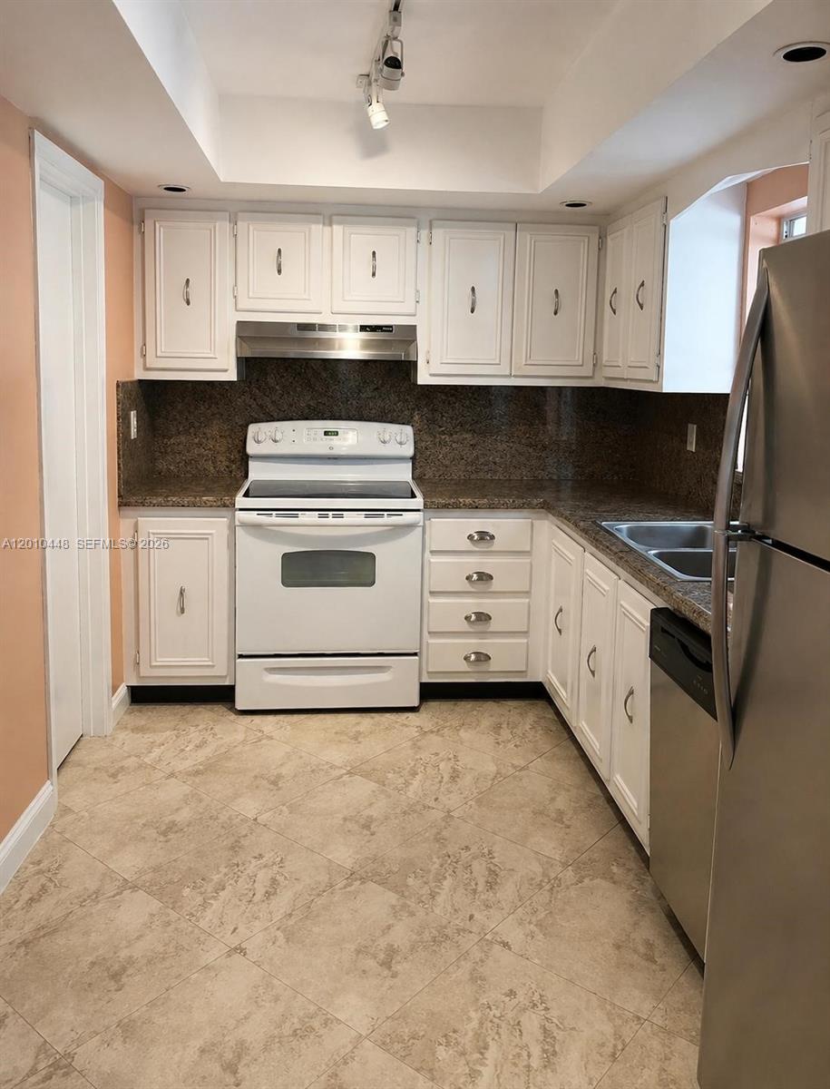 NORTH LAKE WORTH - Residential