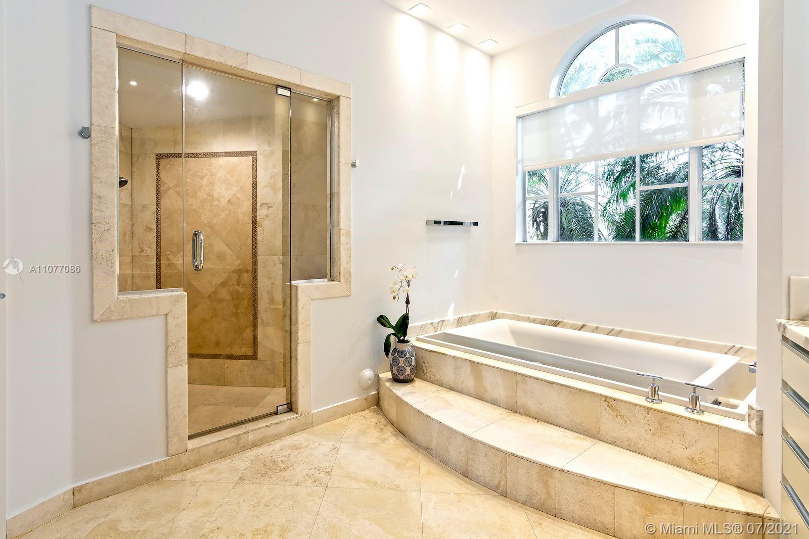 GOLDEN BEACH SEC E - Residential