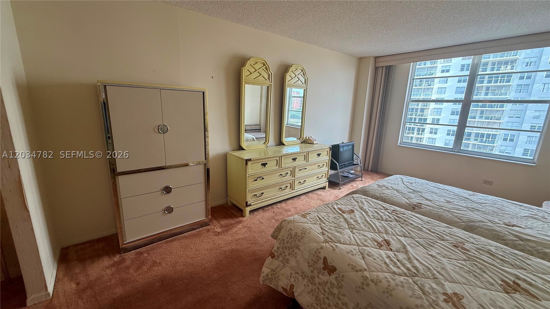 WINSTON TOWERS 400 CONDO - Residential