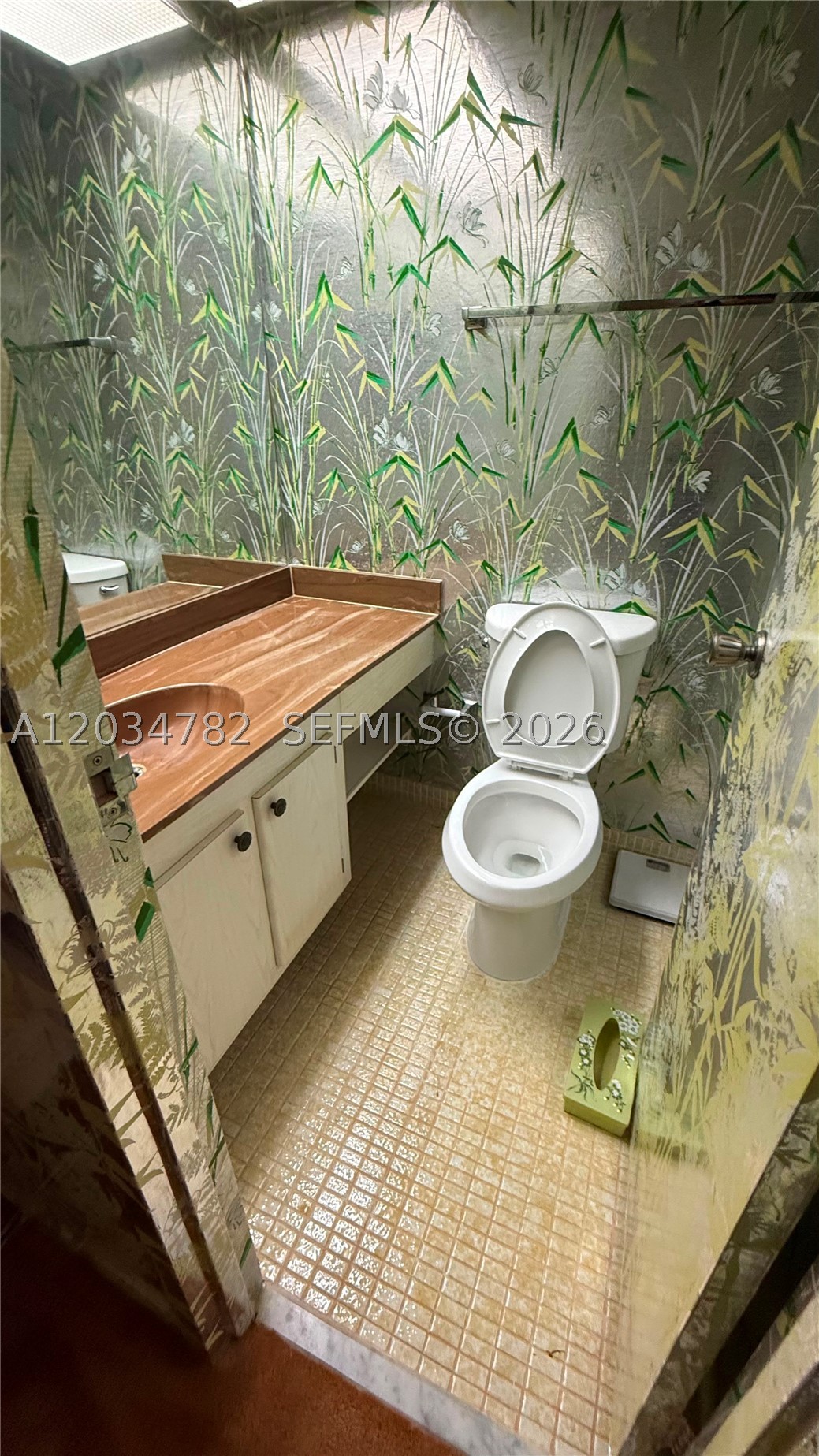 WINSTON TOWERS 400 CONDO - Residential