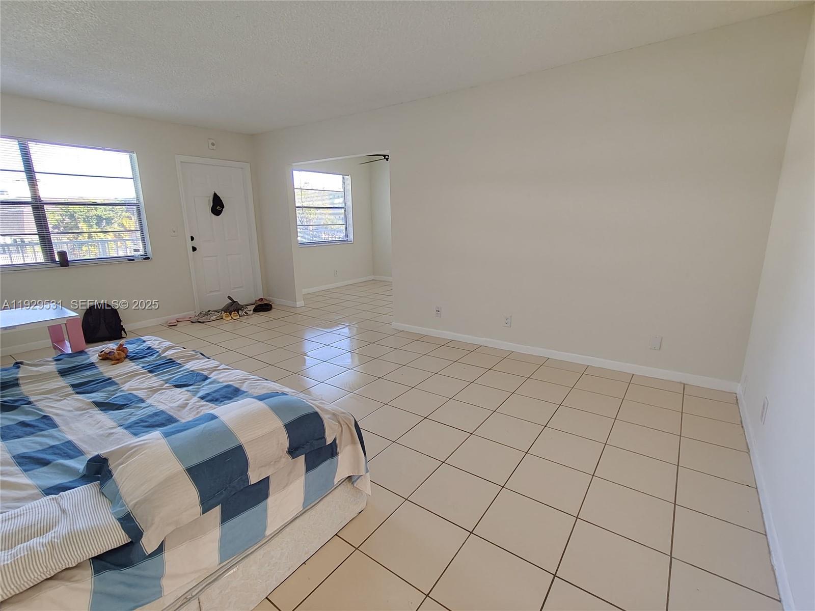 PALM VILLAGE CLUB CONDO - Residential Lease