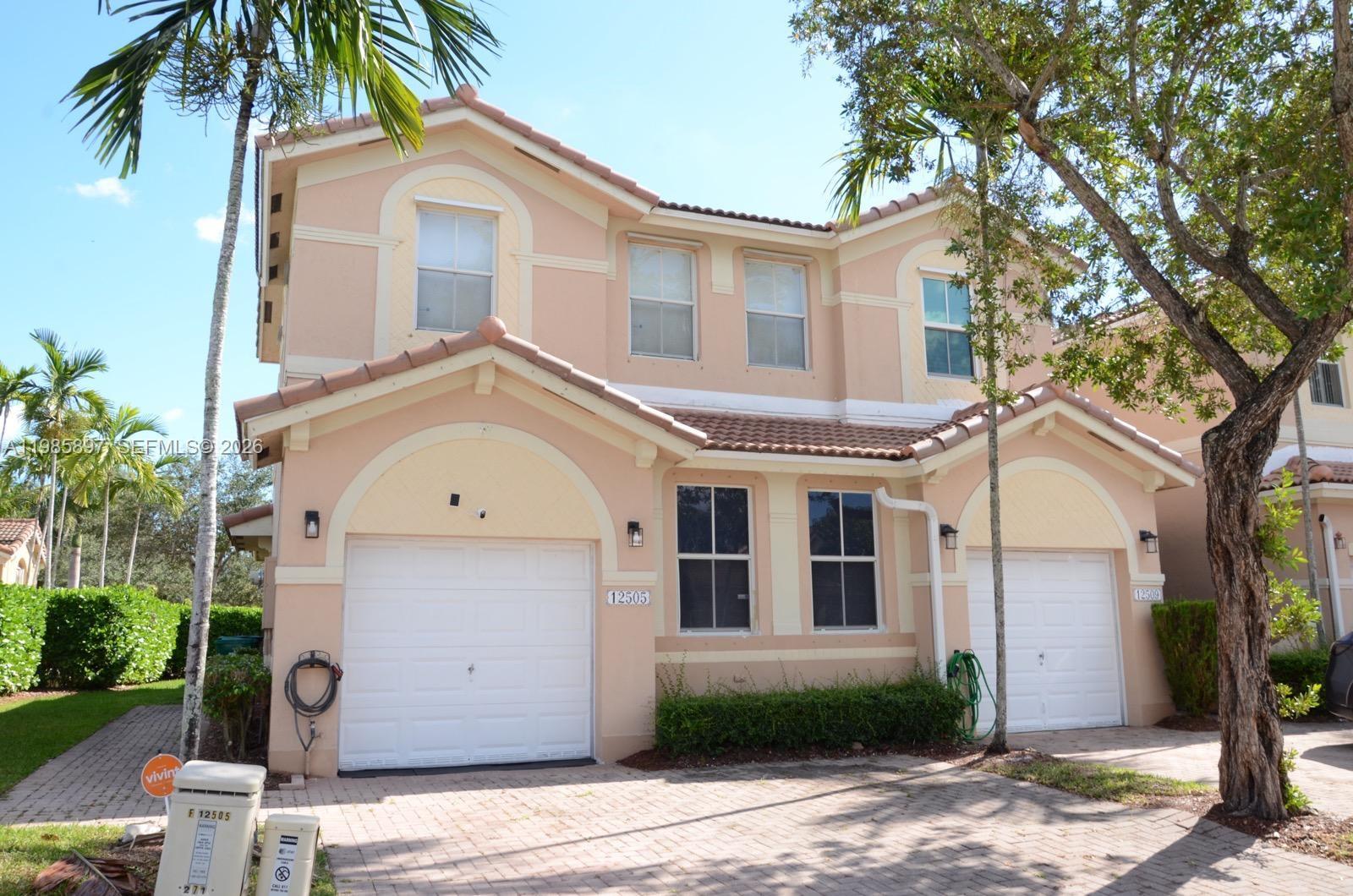 Beautiful corner townhouse featuring 3 bedrooms and 2.5 bathrooms with 1,491 sq. ft. of living space in the desirable Kendall Breeze South community. The primary bedroom is conveniently located on the first floor, with two additional bedrooms and a laundry area on the second floor. Bright and well-maintained interior, 1-car garage plus additional parking spaces. Enjoy easy access to the Turnpike/874, schools, shopping, and nearby services. Community amenities include 3 swimming pools, gym, clubhouse, and 24/7 security. Great opportunity, move-in ready!

Motivated sellers seeking a smooth and quick closing.