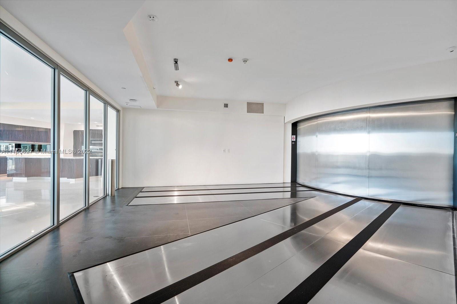 18555 COLLINS AVENUE COND - Residential