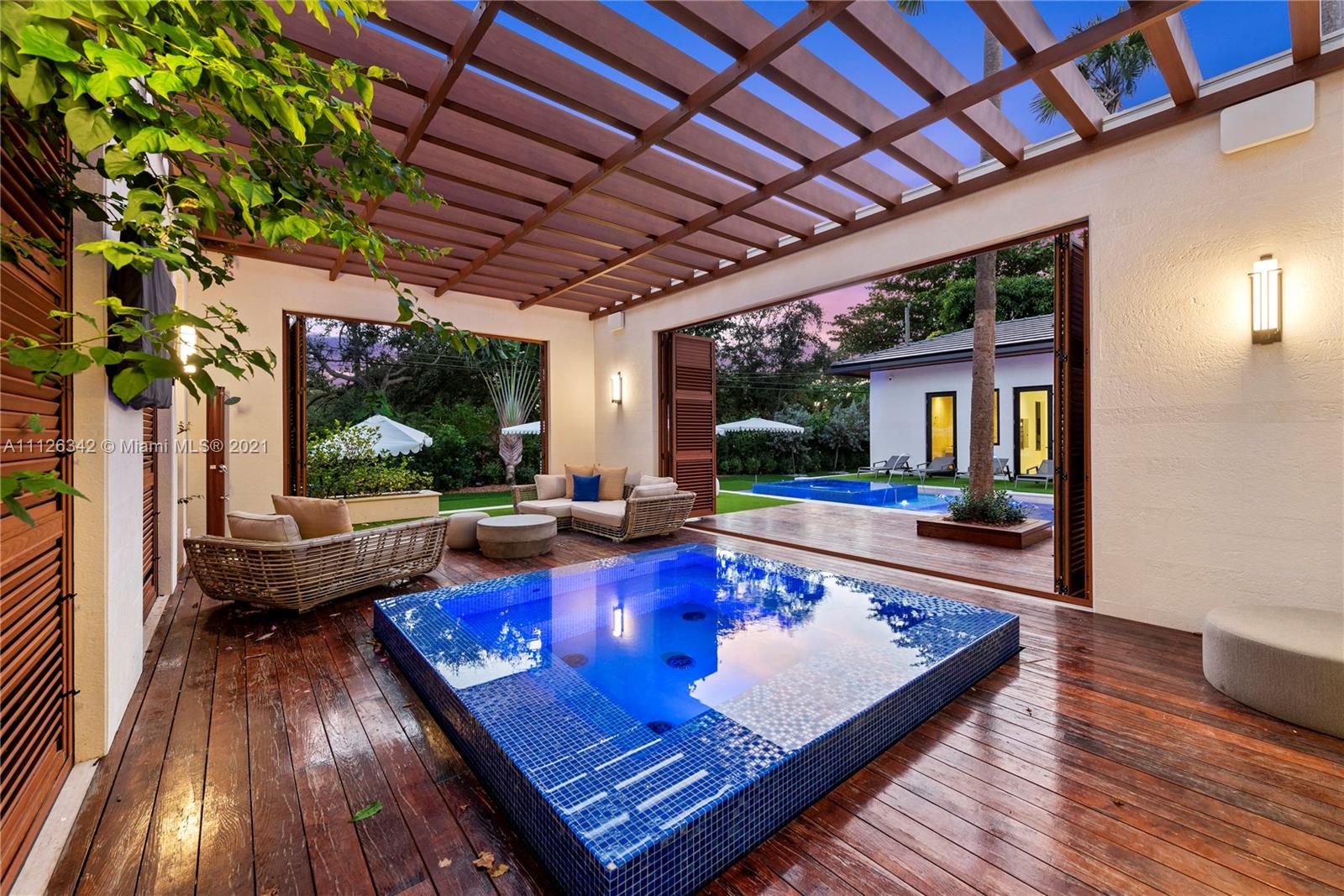 TOWN & COUNTRY ESTATES - Residential