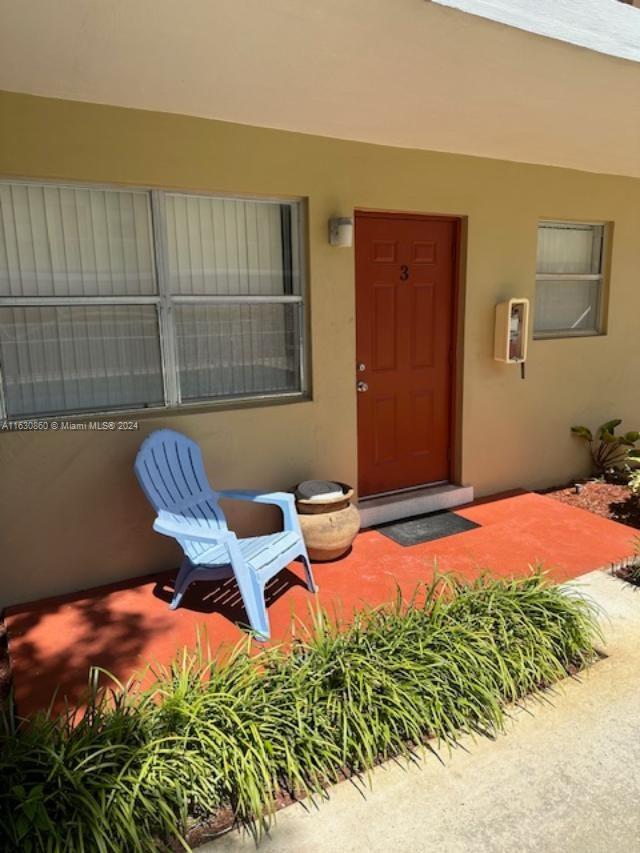 AMAZING UPGRADED CONDO FOR RENT IN PRIME LOCATION NEAR WILTON MANORS, LAS OLAS AND DOWNTOWN FT LAUD. GRANITE COUNTERS, WOOD CABINETS. GREAT GATED COMPLEX WITH POOL AND LAUNDRY. TILE FLOOR THROUGHOUT. UNIT HAS PRIVATE FENCED YARD/PATIO AREA. GREAT PLACE FOR A SINGLE PERSON OR SMALL FAMILY.