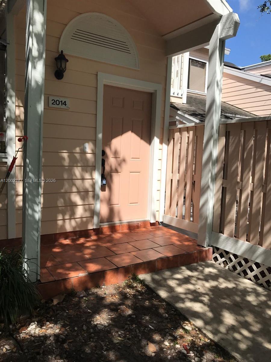 Very Nice Townhome in players Place. This is unit tucked away in a peaceful cozy spot, close to shopping center and major highways. Seller is very motivated and flexible, call listing agent for showing instructions. An extra space on the second floor can be used as a office or third bedroom. Tenants occupy.24 HOURS Notice.