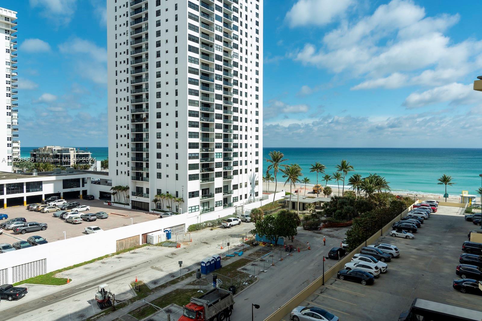 WAVE CONDO - Residential