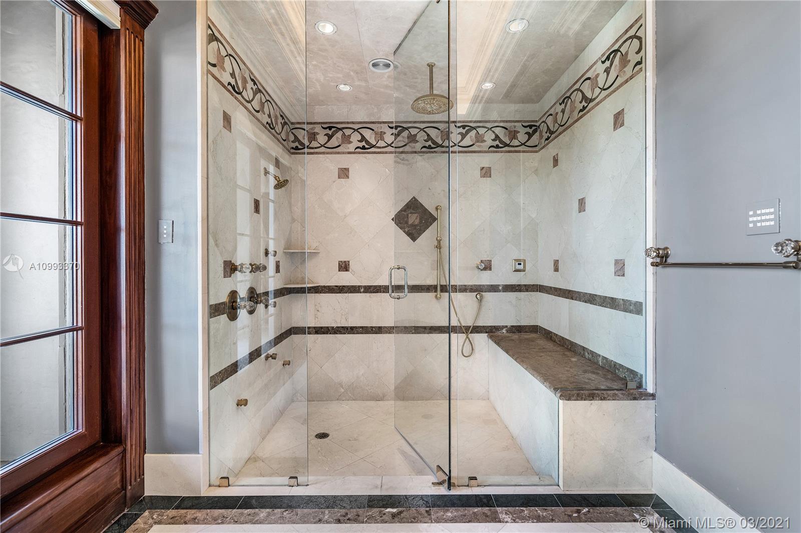 DEL LAGO ISLE - Residential