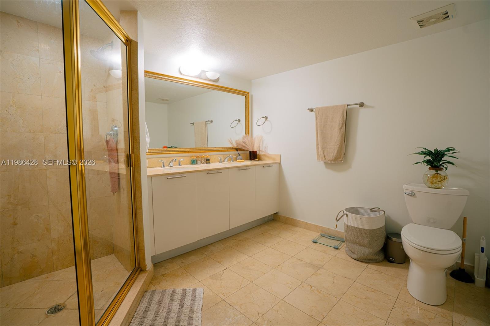 1800 CLUB CONDO - Residential