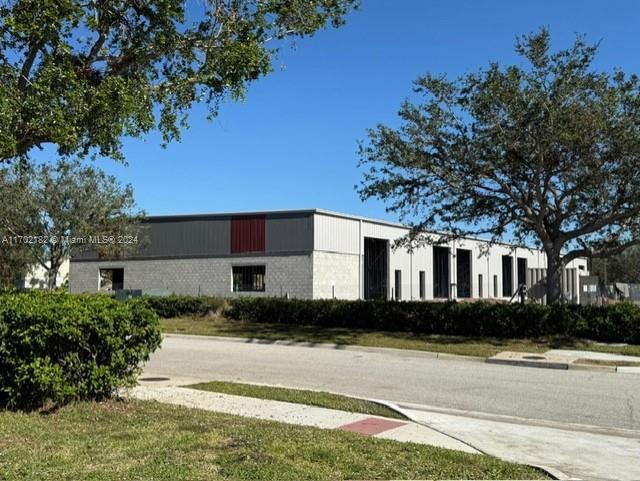 NEW flex space building of 17,941 SF, consisting of a total of 8 units of 2,124 SF each and 1 unit of 3,073 SF. 8 units will be ready for occupation by the first quarter of 2025. Each unit is FULLY air-conditioned and consists of one office (300 SF), restroom (48 SF) and a warehouse space. Multiple units can be combined. Storefront façade with a 12’ x 14’ roll-up door at the back of each unit. 50 parking spaces