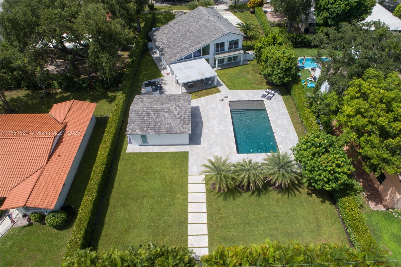 5 53 42 .53 AC BELVIDERE - Residential