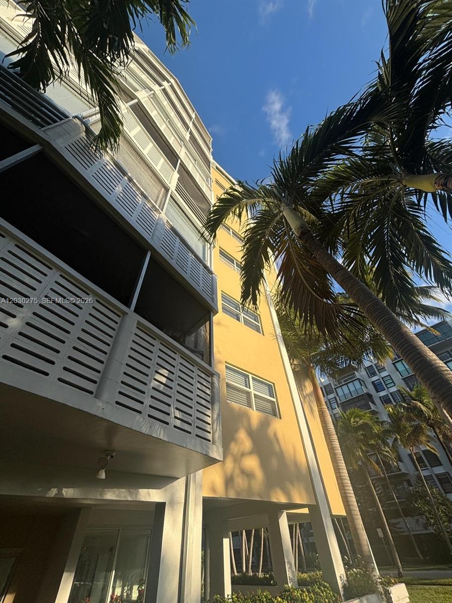 CRANDON TOWER CONDO - Residential Lease