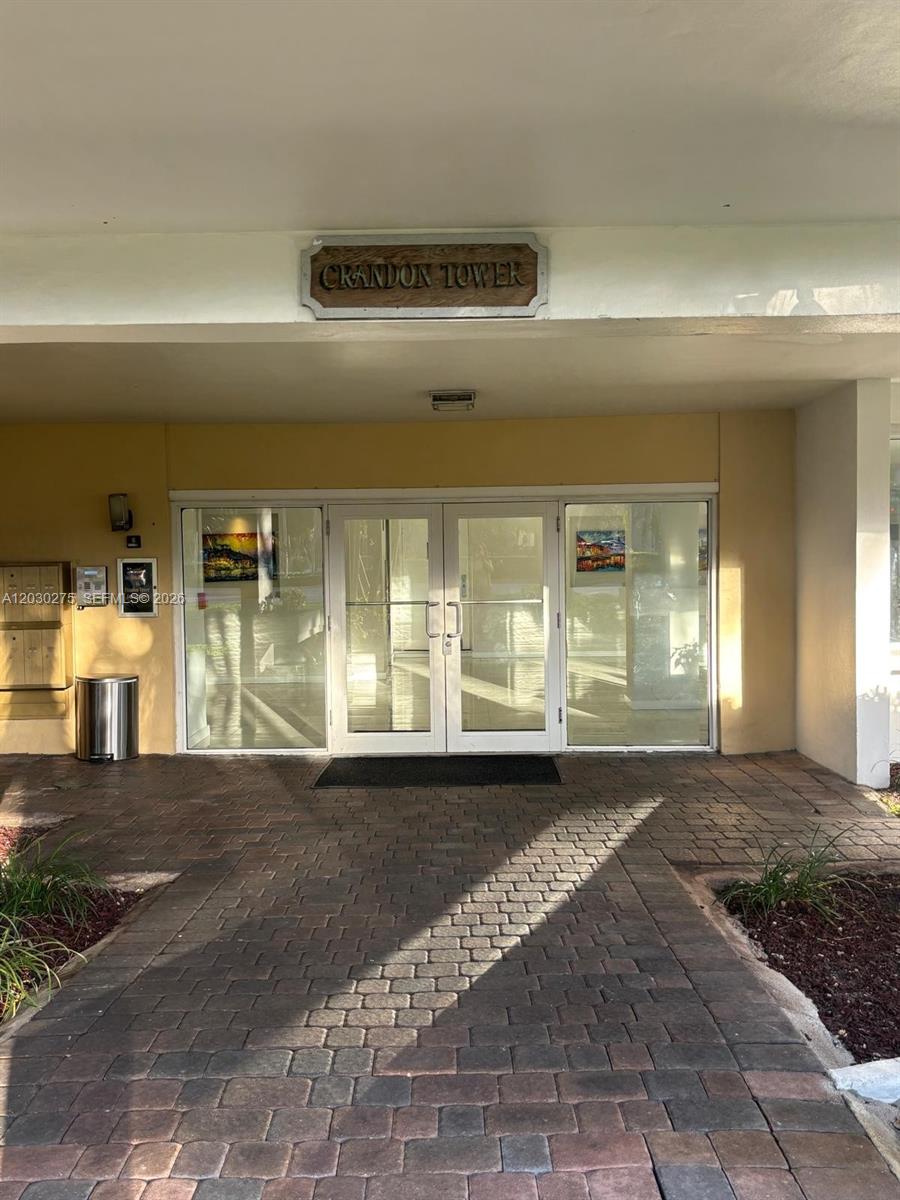 CRANDON TOWER CONDO - Residential Lease