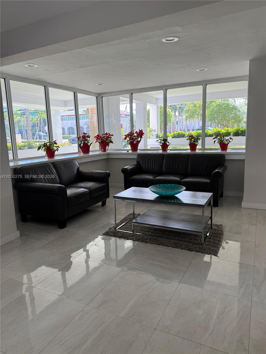 CRANDON TOWER CONDO - Residential Lease