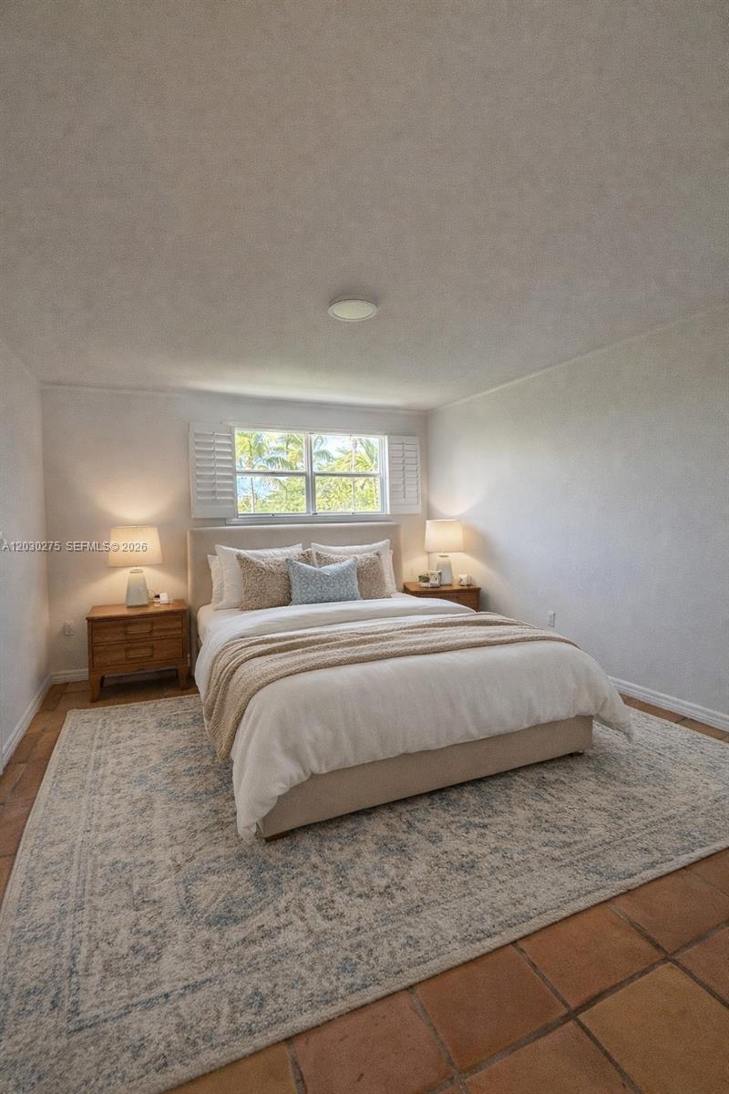CRANDON TOWER CONDO - Residential Lease