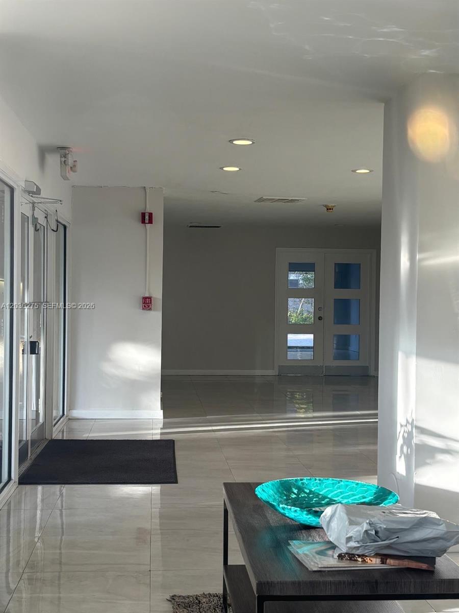 CRANDON TOWER CONDO - Residential Lease