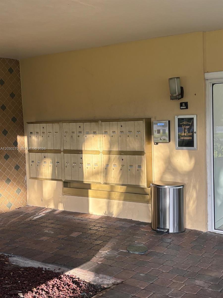 CRANDON TOWER CONDO - Residential Lease