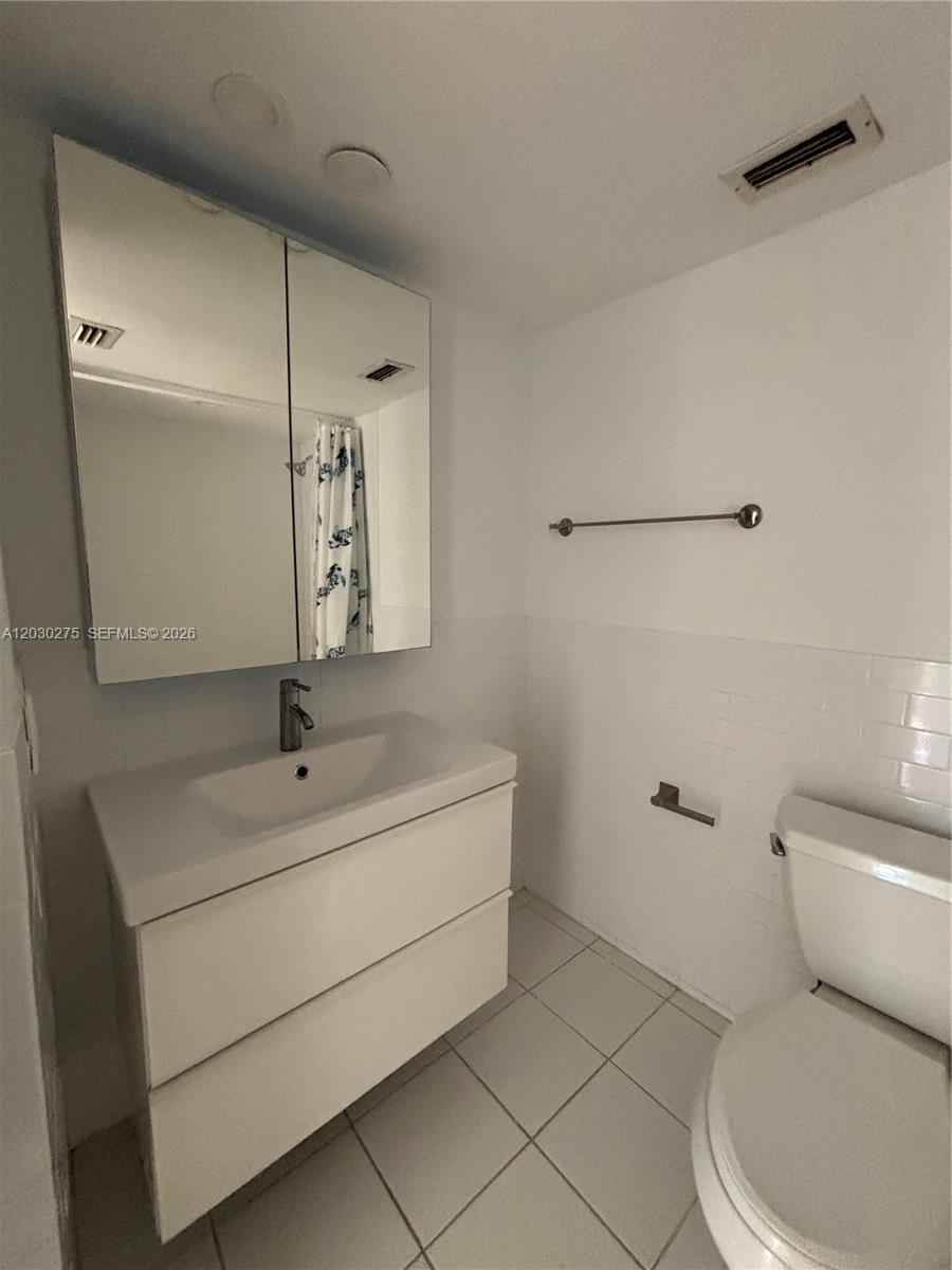 CRANDON TOWER CONDO - Residential Lease