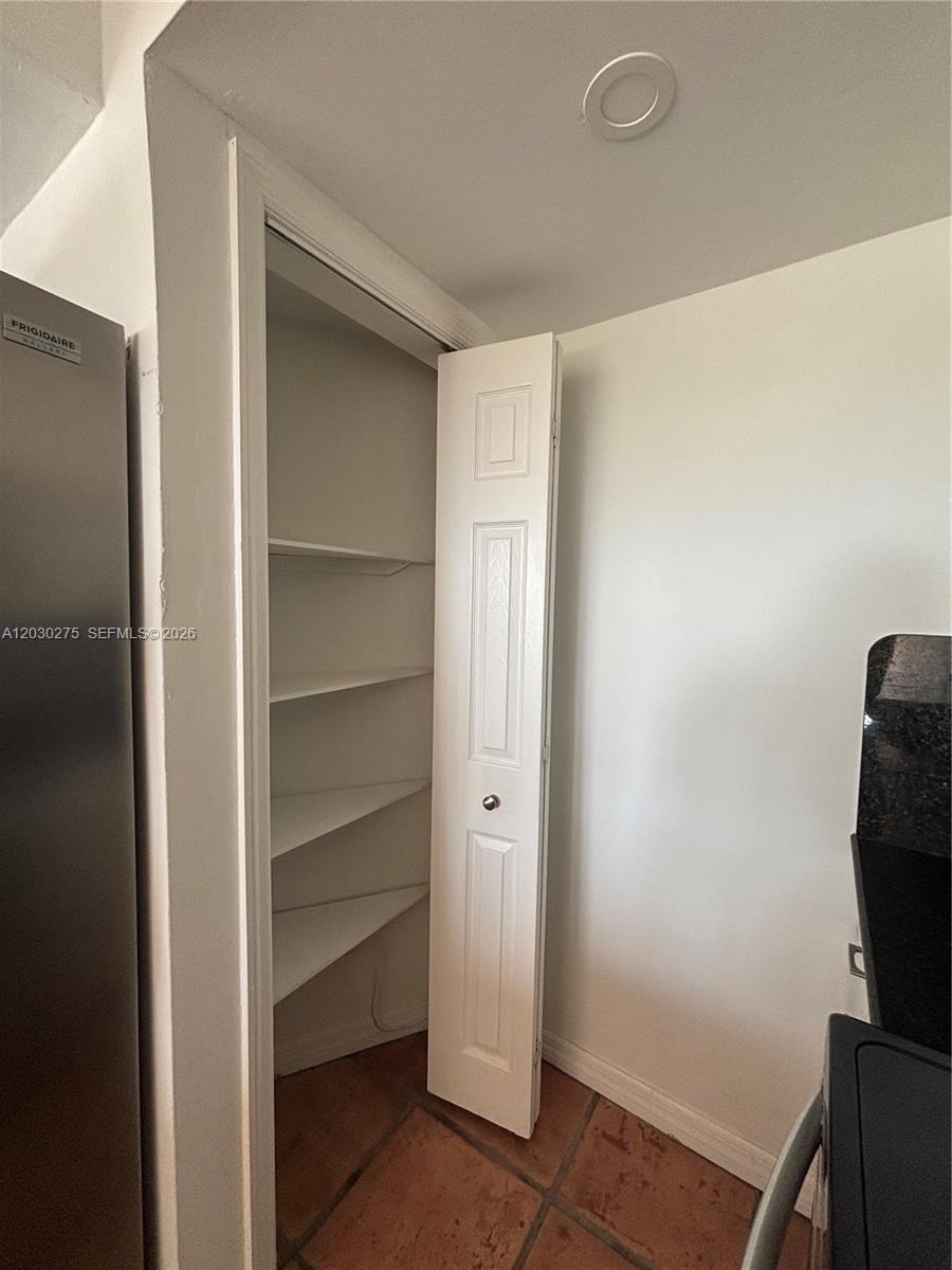 CRANDON TOWER CONDO - Residential Lease