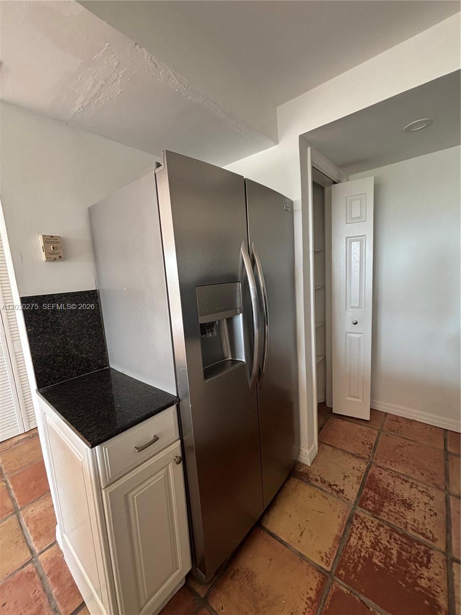 CRANDON TOWER CONDO - Residential Lease