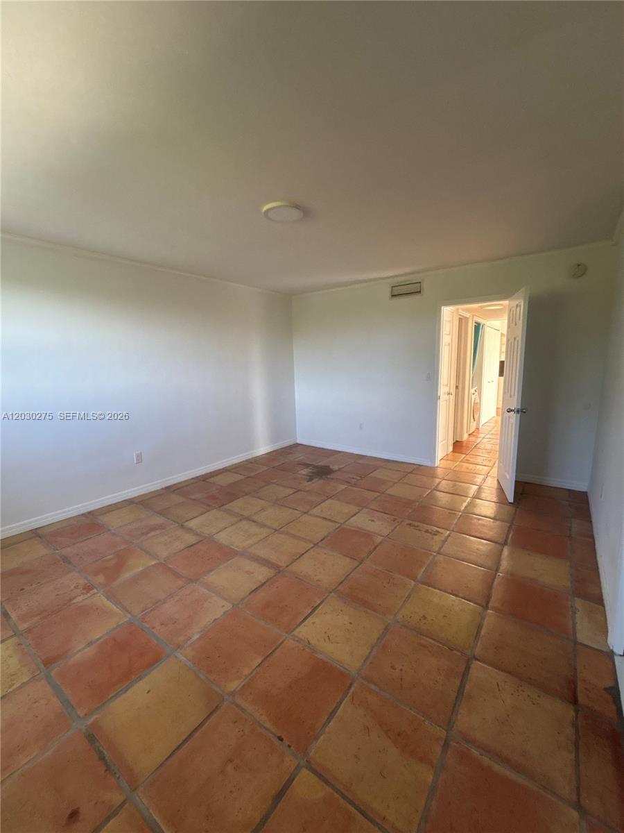 CRANDON TOWER CONDO - Residential Lease