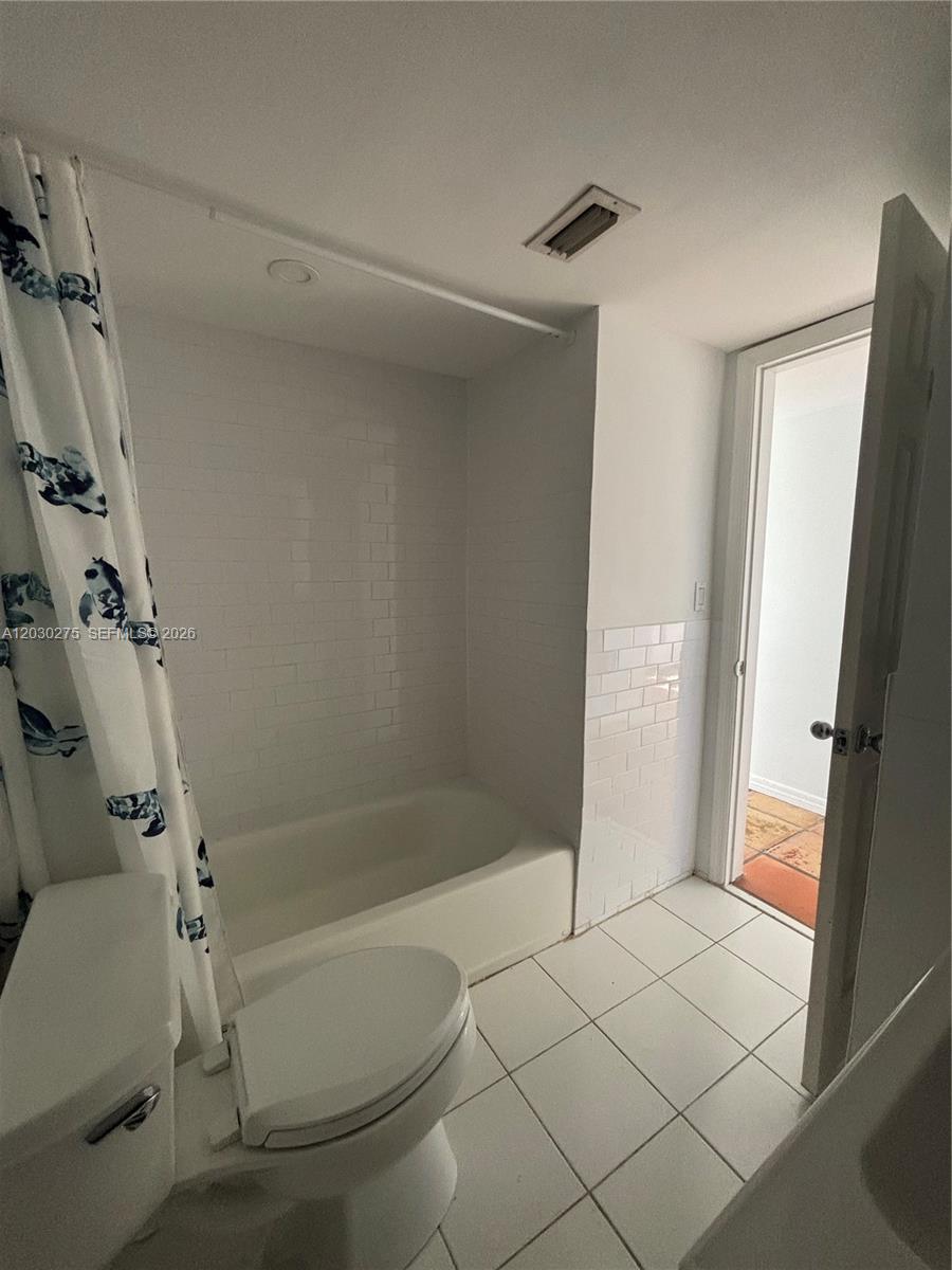 CRANDON TOWER CONDO - Residential Lease