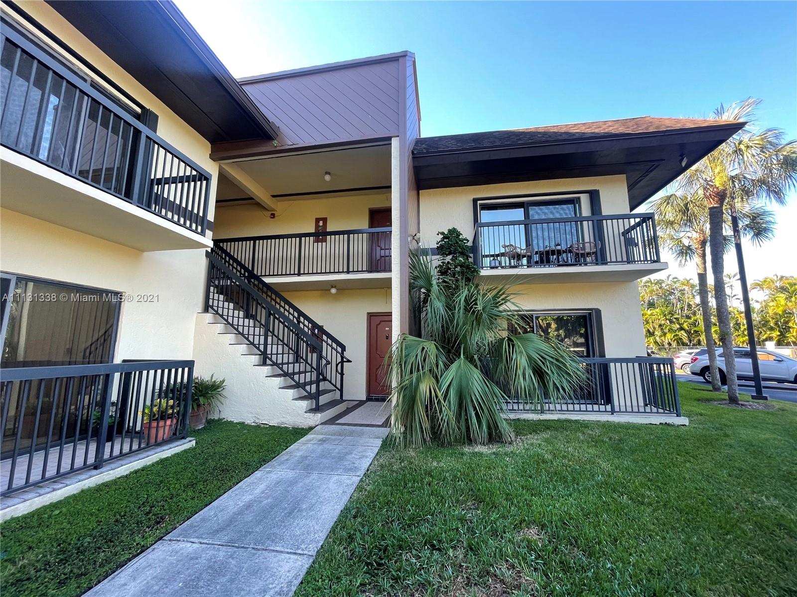 Beautiful unique corner unit in Kings Creek. Great schools. Walking distance from dadeland mall, metrorail station, baptist hospital restaurants and more.