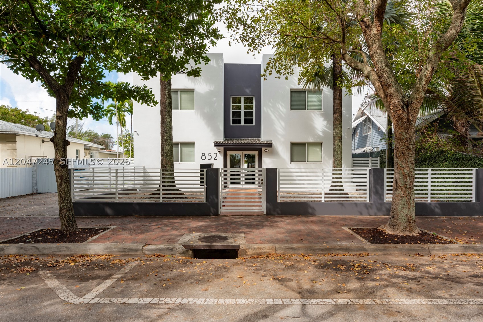 Charming 13 ave  unit in a front of the cuban memorial  the 2 bed 2 bath  washer and dryer inside unit  , impact widows 
a/c in all rooms ,high ceiling