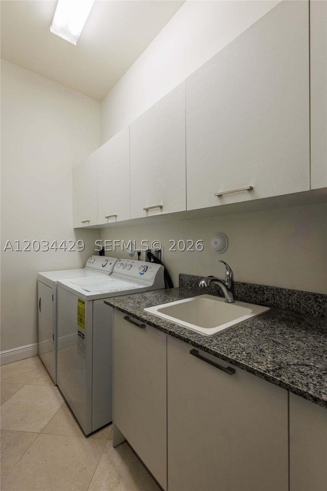 DOWNTOWN DORAL DUTCHER - Residential Lease