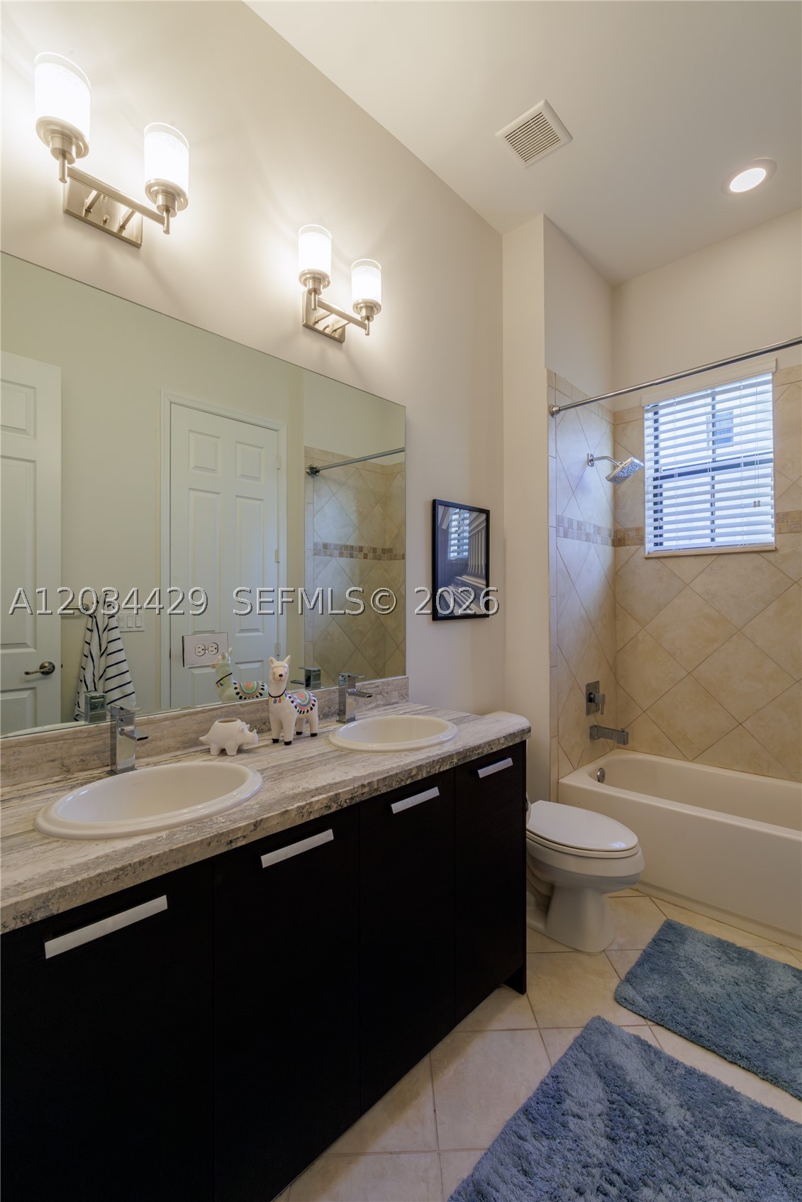 DOWNTOWN DORAL DUTCHER - Residential Lease