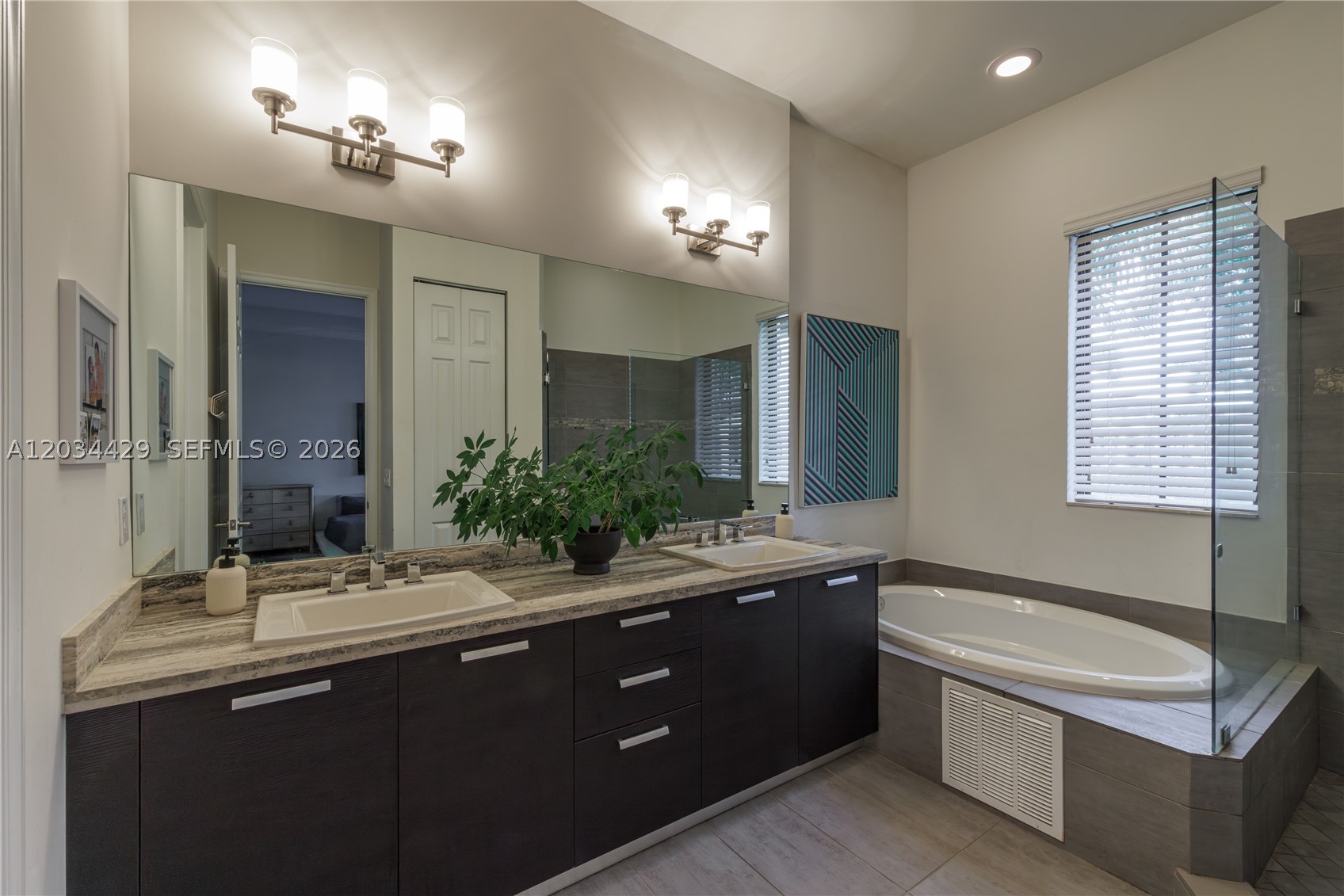 DOWNTOWN DORAL DUTCHER - Residential Lease