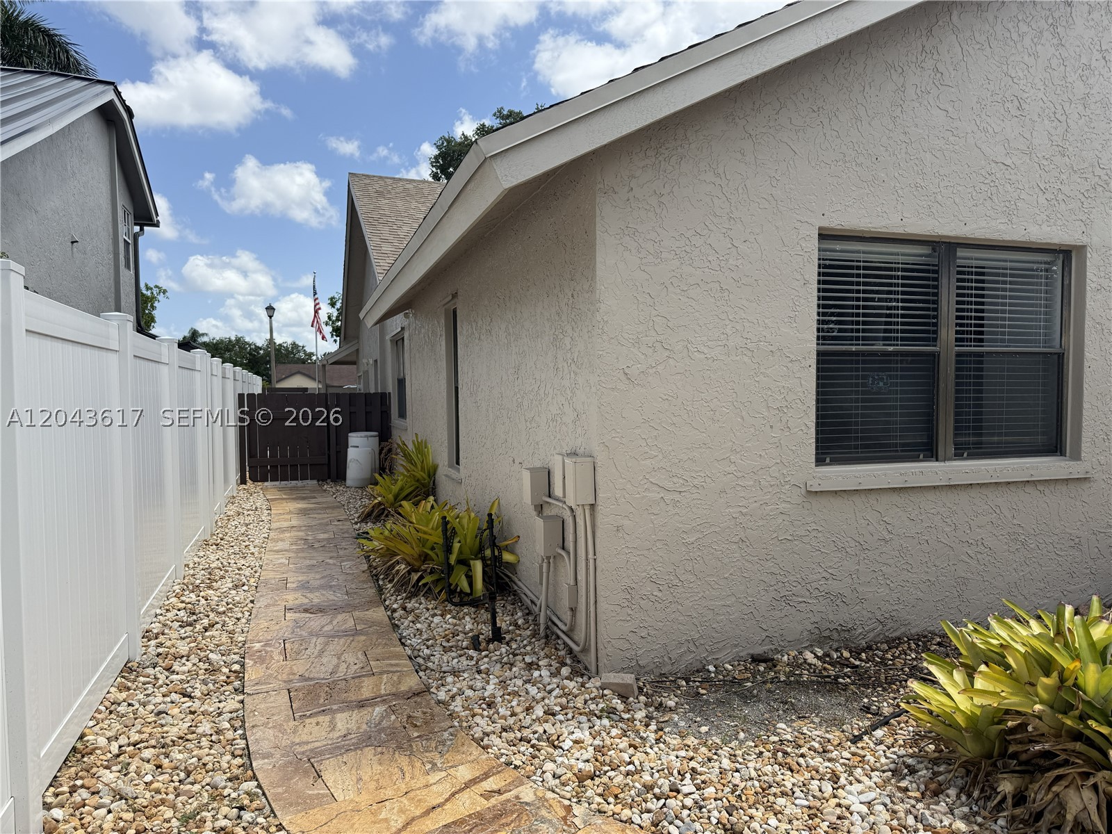 COUNTRY ADDRESS - Residential